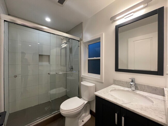 Building Photo - 938 Ingerson Ave