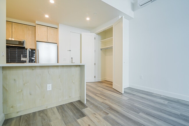 Foto del edificio - 160 Clarkson Ave
