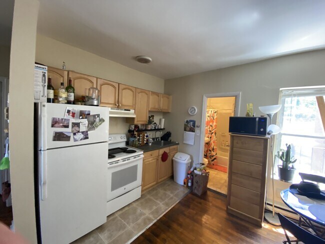 Building Photo - 886 Huntington Ave