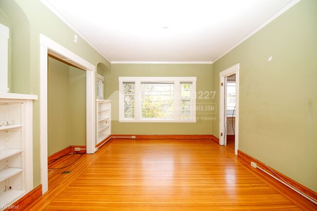 Building Photo - 1 br, 1 bath 4plex - 2226 Derby St -