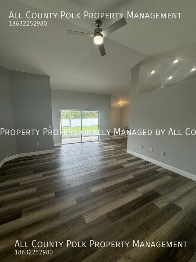 Building Photo - Fabulous 4 Bedroom, 2 Bath North Lakeland ...