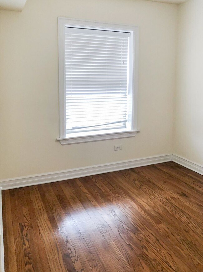 Foto del edificio - 3828 N Sheffield Ave