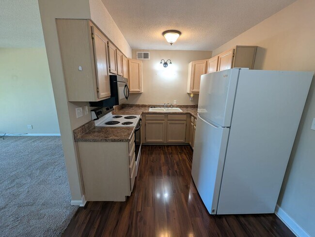 Foto del edificio - Modern 1BR Condo at Pembroke Gardens – Balcony, Pool Access & Utilities