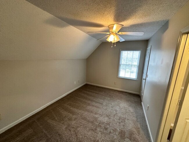 Building Photo - 25/26 Old Clayton