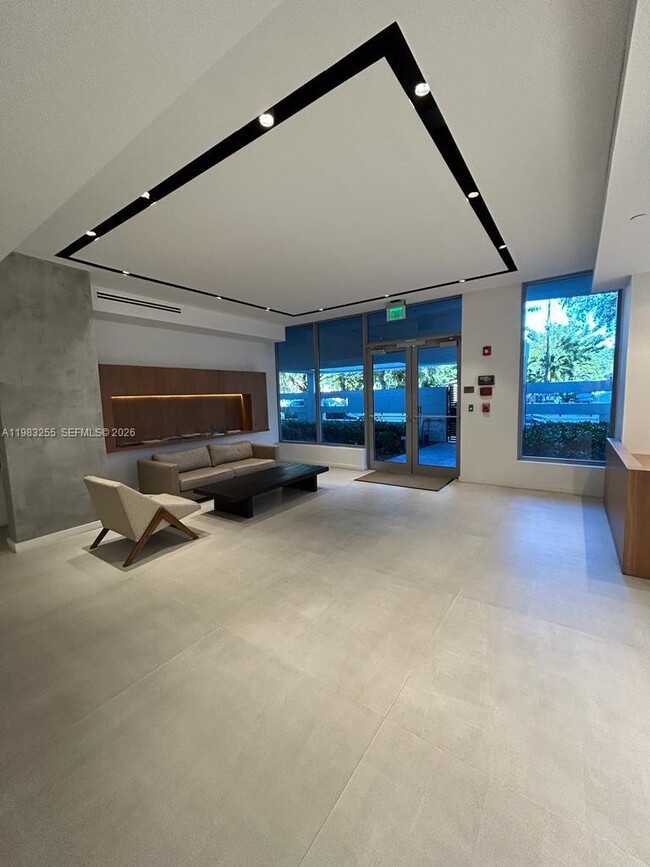 Foto del edificio - 13800 Highland Dr