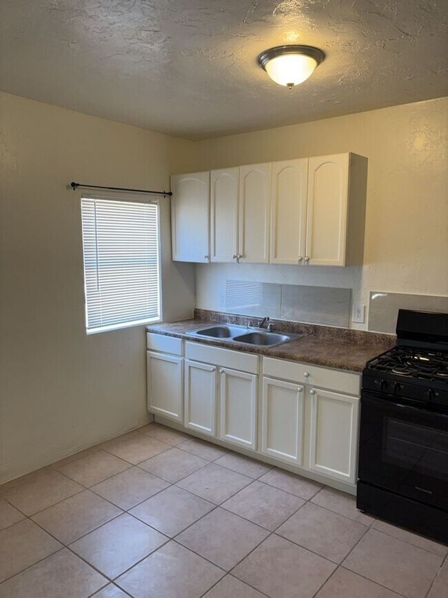 Foto del edificio - 204 W Kelso St