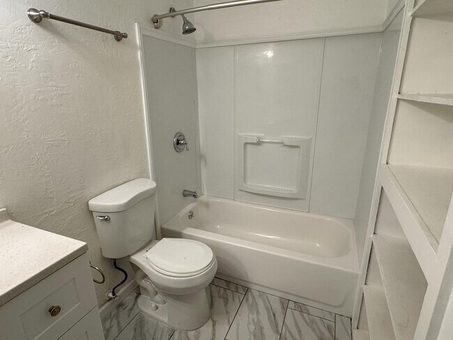Foto del edificio - 1736 E Virginia Ave