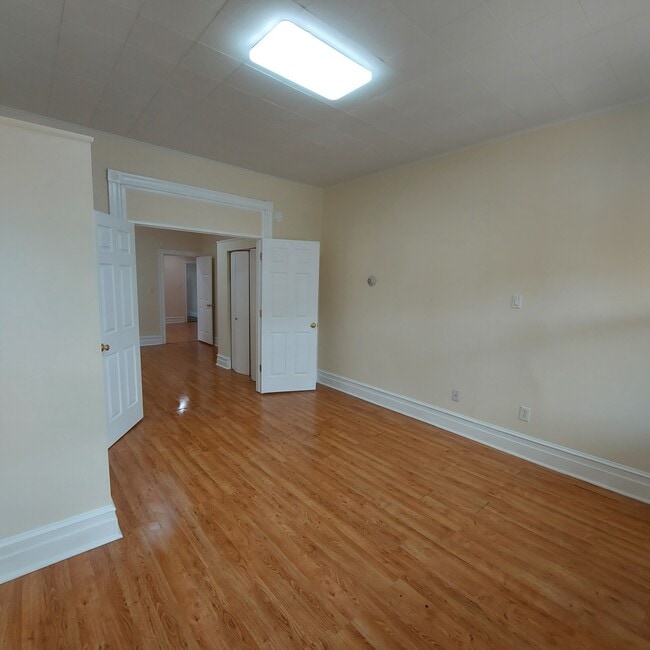 Building Photo - 716 Linden St