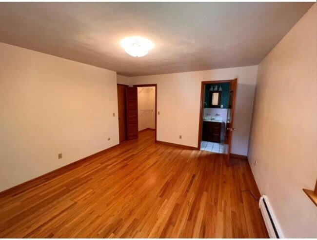 Foto del edificio - 2437 Rhonda Dr