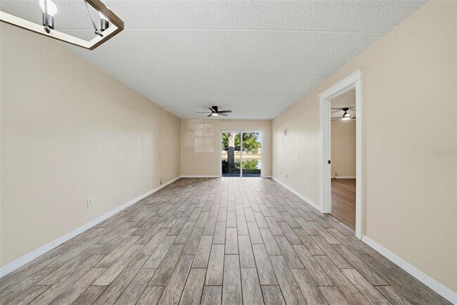 Building Photo - 3821 N Oak Dr