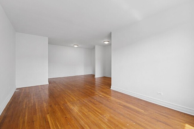 Foto del edificio - 100-11 67th Rd