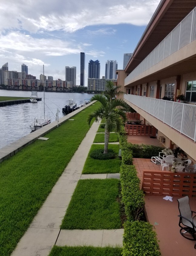 3923 NE 166th St, North Miami Beach, FL 33160 Apartments in North