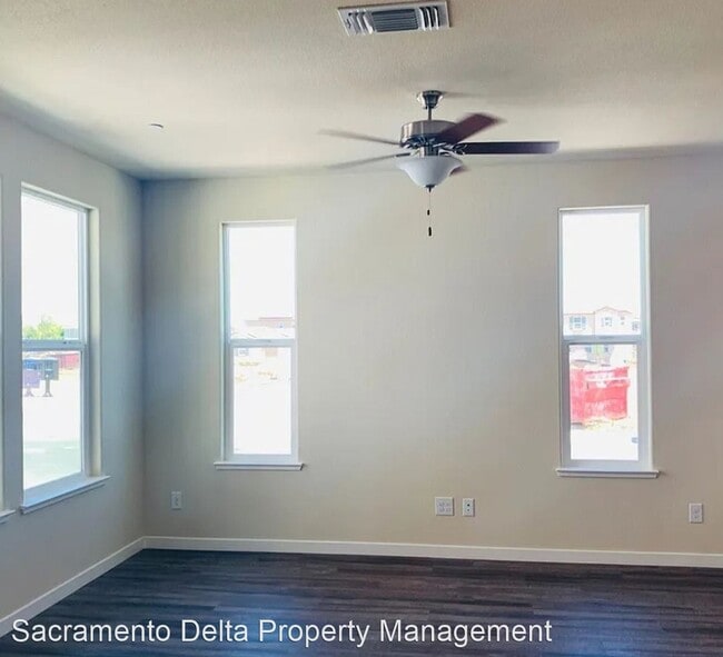 Building Photo - 3 br, 2.5 bath House - 4330 Ocean Lane
