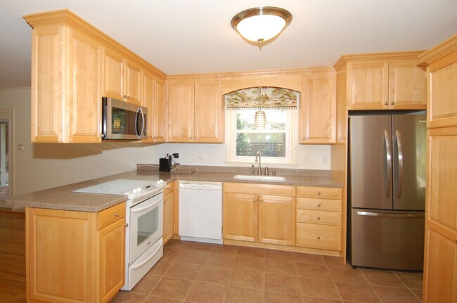 Foto del edificio - 5400 Emerson Dr