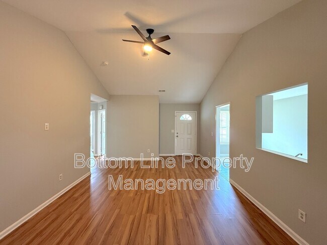 Foto del edificio - 5503 Windy Valley Dr