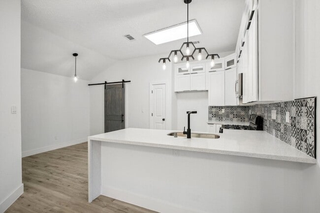 Building Photo - 11615 Henley Dr