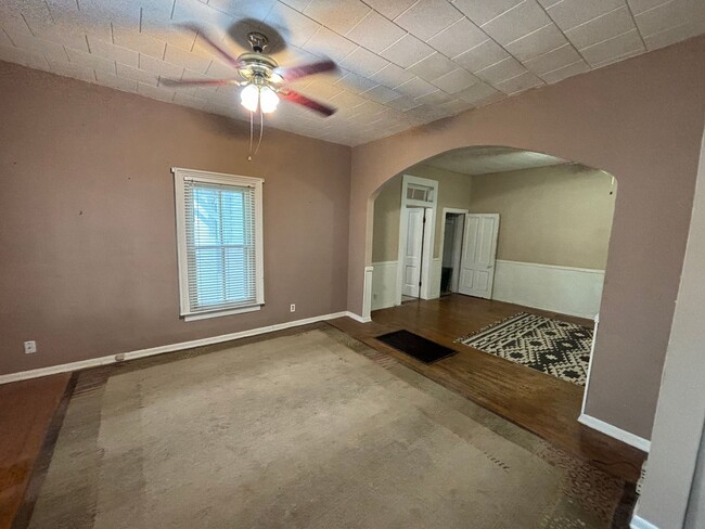 Building Photo - Italian Estates Property Management