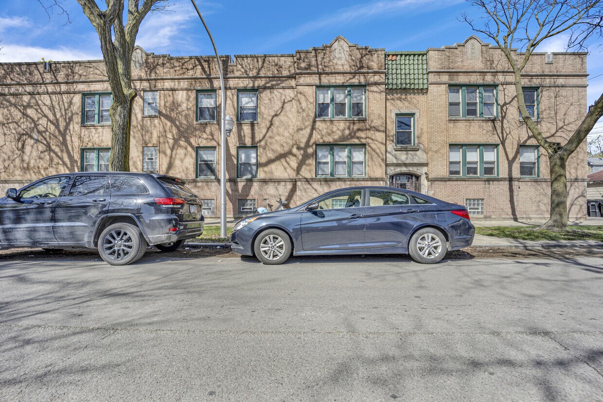 Primary Photo - 2442 N Kilbourn Ave