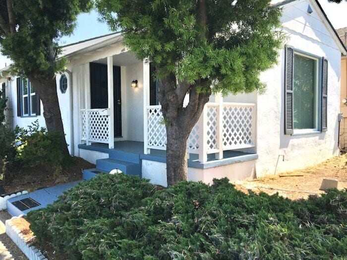 Primary Photo - Great 2 Bed 1 Bath House with Garage in Ri...
