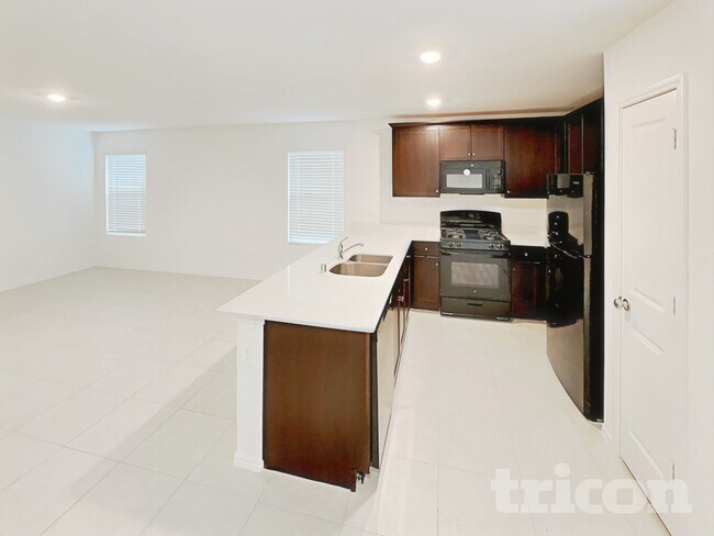 Foto del edificio - 707 Odlozil Ln