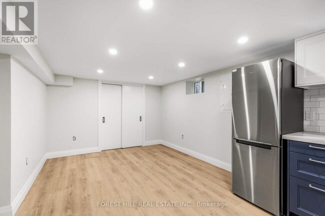 Photo du bâtiment - 116 Manor Rd E