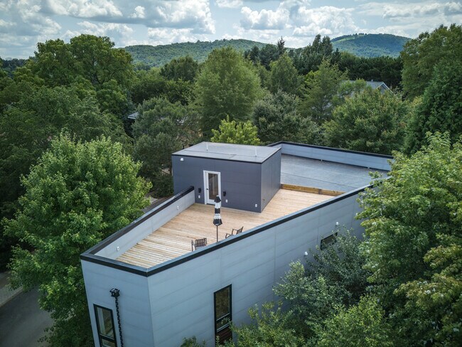 Building Photo - 101 Riverbluff Cir