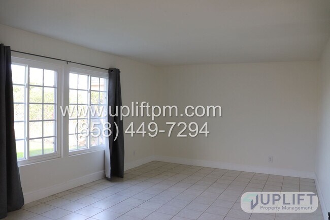 Building Photo - 4 BEDROOM/2 BATHROOM - MIRA MESA