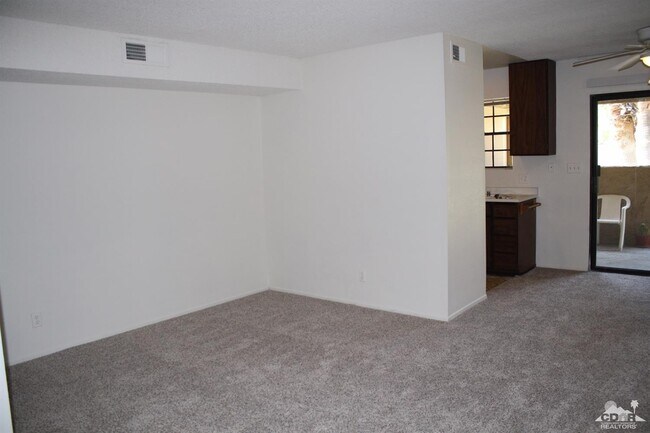 Building Photo - 5300 E Waverly Dr