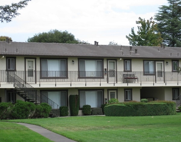 Building Photo 1 - Estanica Apartments
