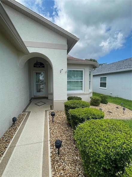 Building Photo - 11240 Hollander Ave