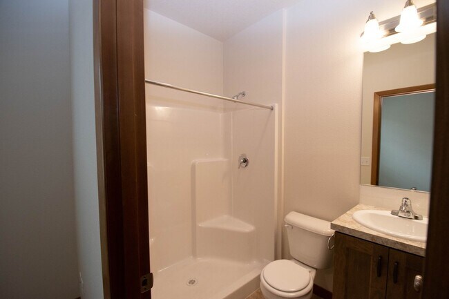 Foto del edificio - Gorgeous 2BD Duplex in Great Washougal Location! Beautiful Finishes!