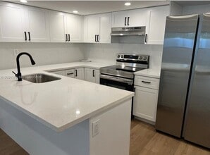 Building Photo - 16349 Ravenwood Pl