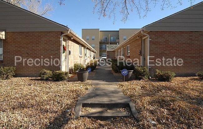 Building Photo - 1438 Clinton St