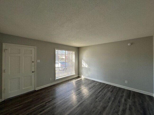 Foto del edificio - 5104 Christopher Ave
