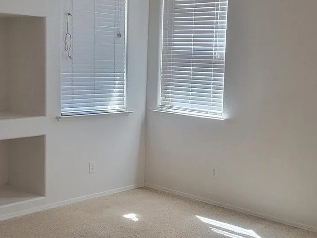 Building Photo - 5687 N Nectarine Way