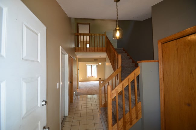 Entry area - 570 Braund St