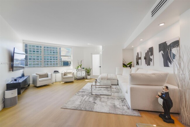 Foto del edificio - 801 Brickell Bay Dr