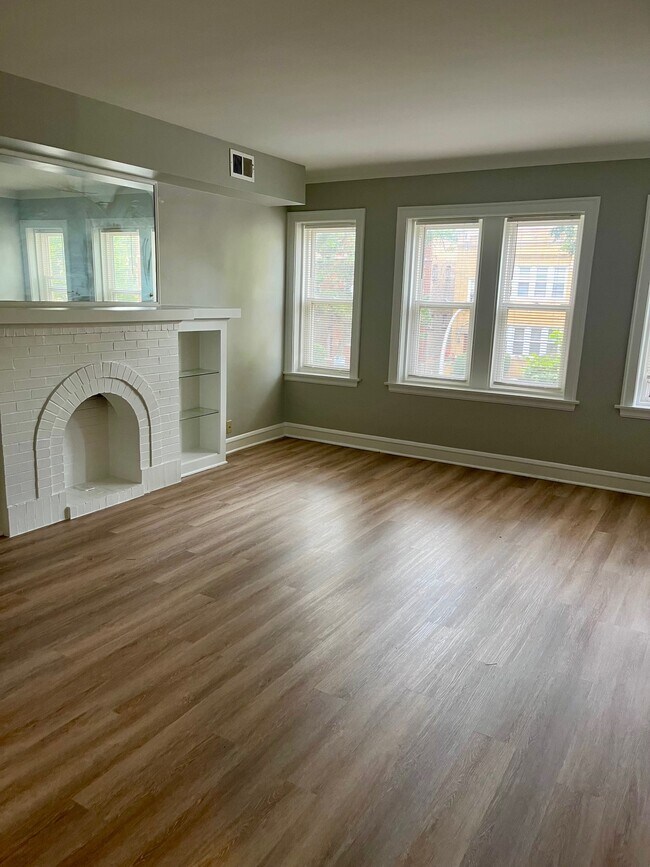 Foto del edificio - 5749 N Rockwell St