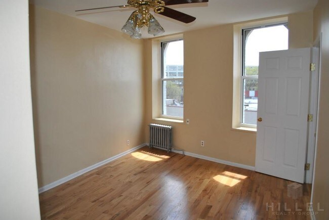 Foto del edificio - 6009 Myrtle Ave