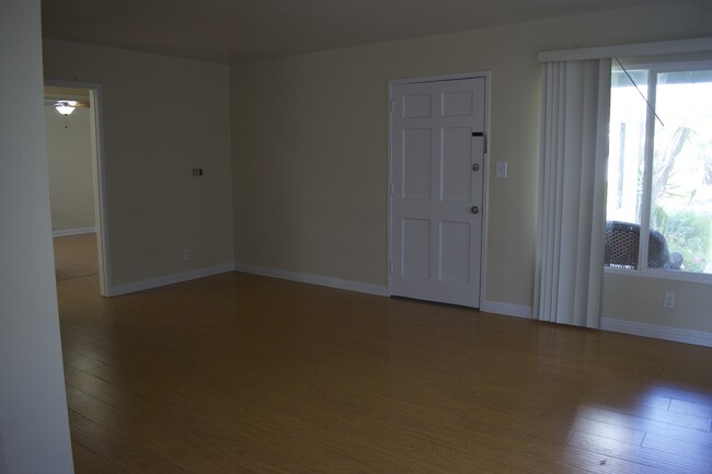 Livingroom - 7000 Glasgow Ave