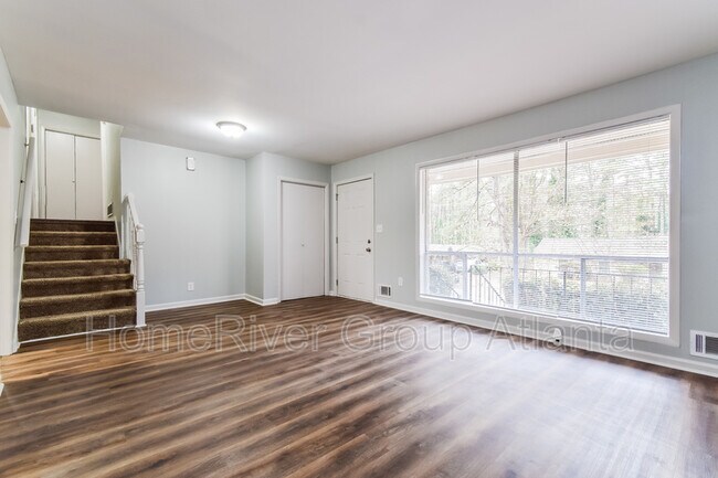 Building Photo - 428 Plainville Dr SW