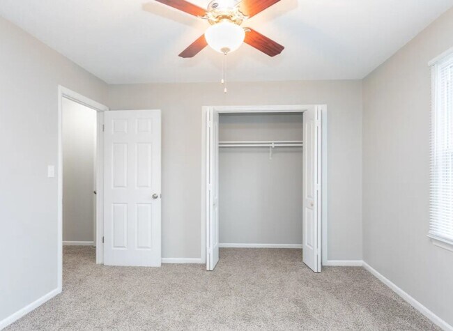 Foto del edificio - Spacious 2 Bedroom Townhomes at Charles Bo...