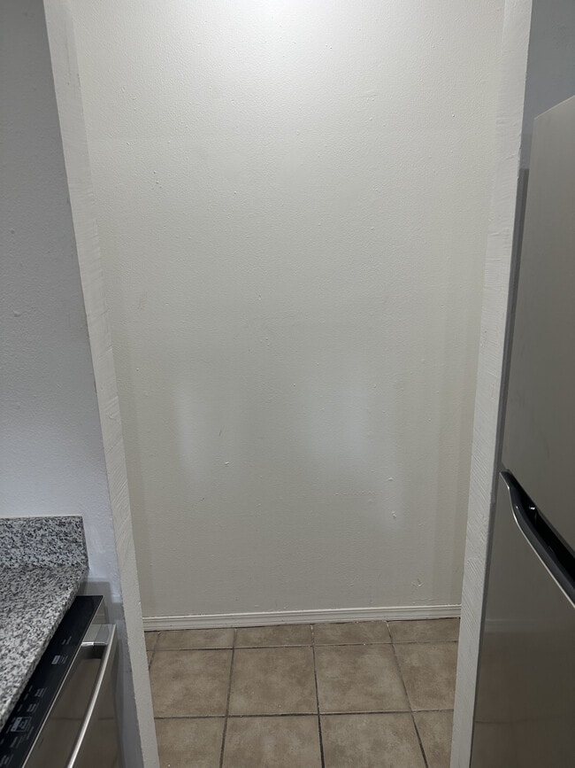 Building Photo - 1300 Louise St