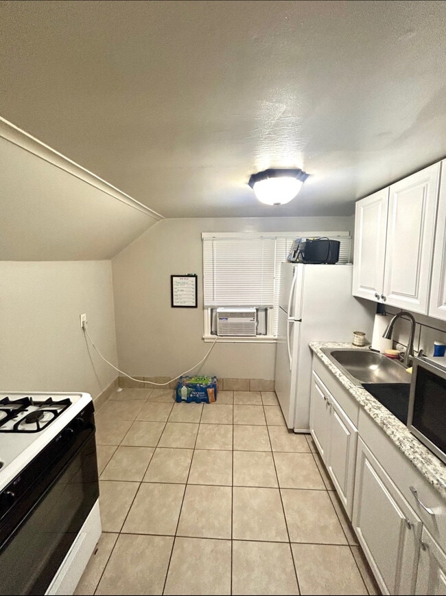 Building Photo - 719 S Jefferson St