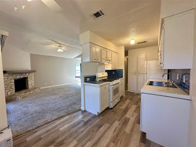 Foto del edificio - 3610 Greystone Dr