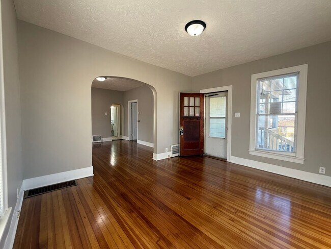 Building Photo - Charming 2 Bedroom Home with Garage on Corner Lot