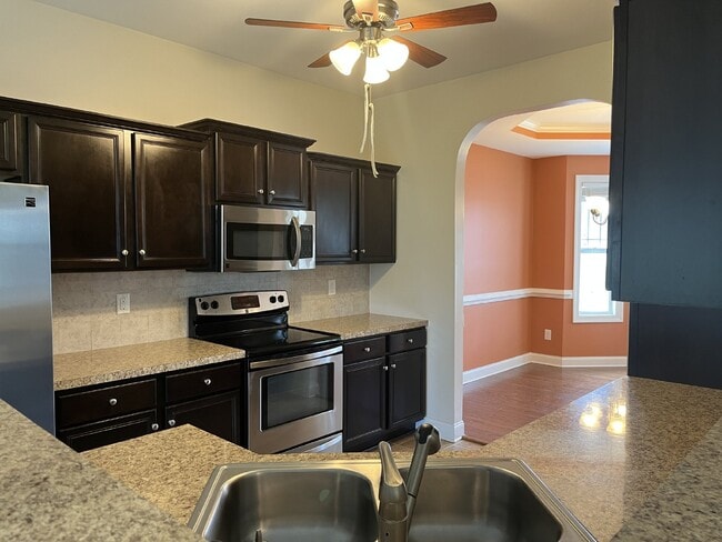 Building Photo - 834 Solomon Dr