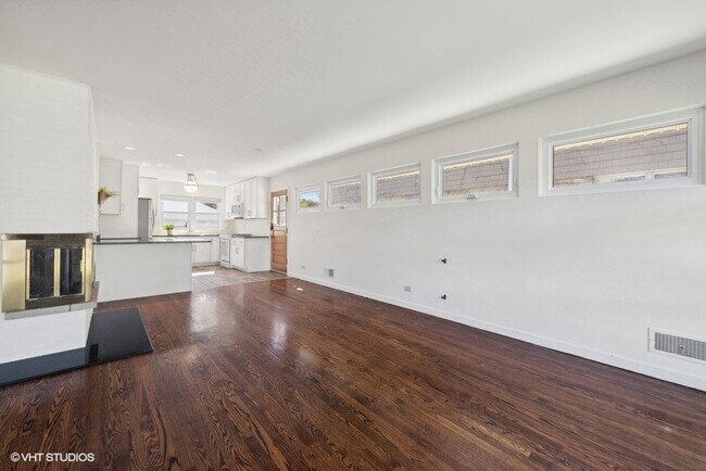 Building Photo - 3825 Lawn Ave