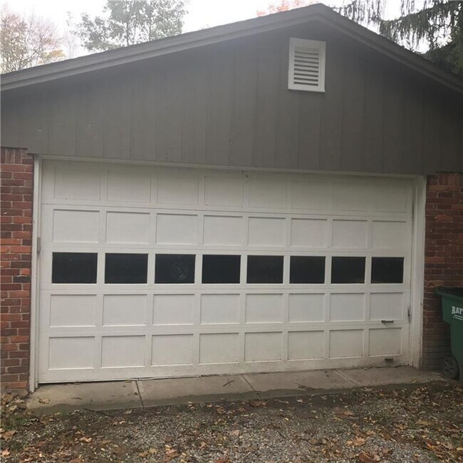 Building Photo - 1524 Woodside Dr