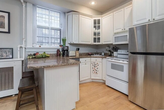 Building Photo - Modern Unit in Prime Location